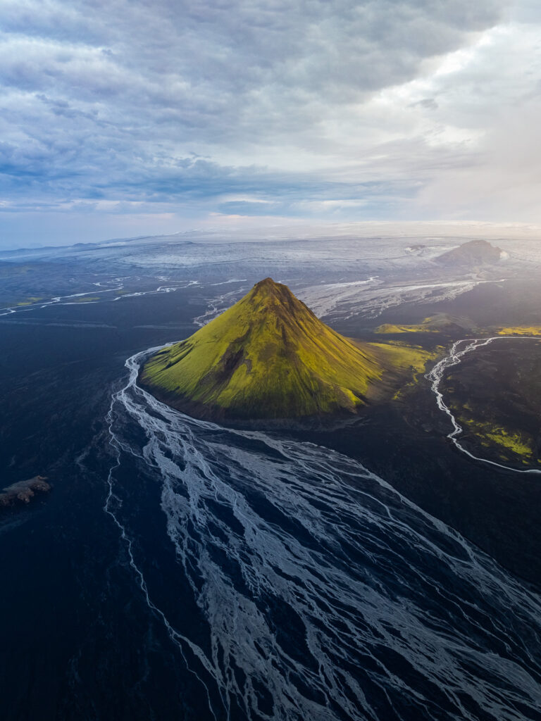 Le volcan vert de Maelifell dans les Hautes-Terres islandaises, l'endroit parfait pour éviter la foule en été