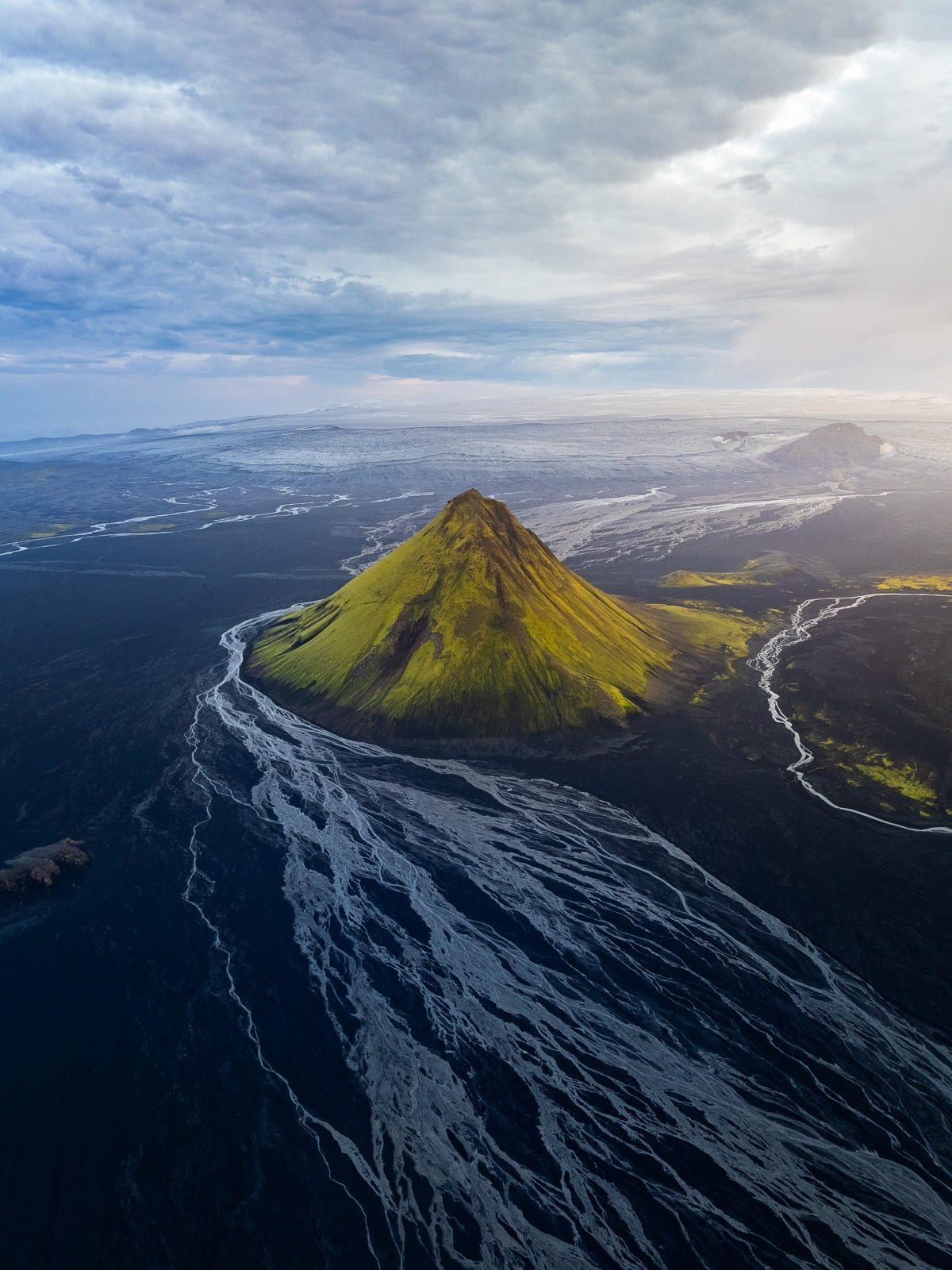 Le volcan vert de Maelifell dans les Hautes-Terres islandaises, l'endroit parfait pour éviter la foule en été