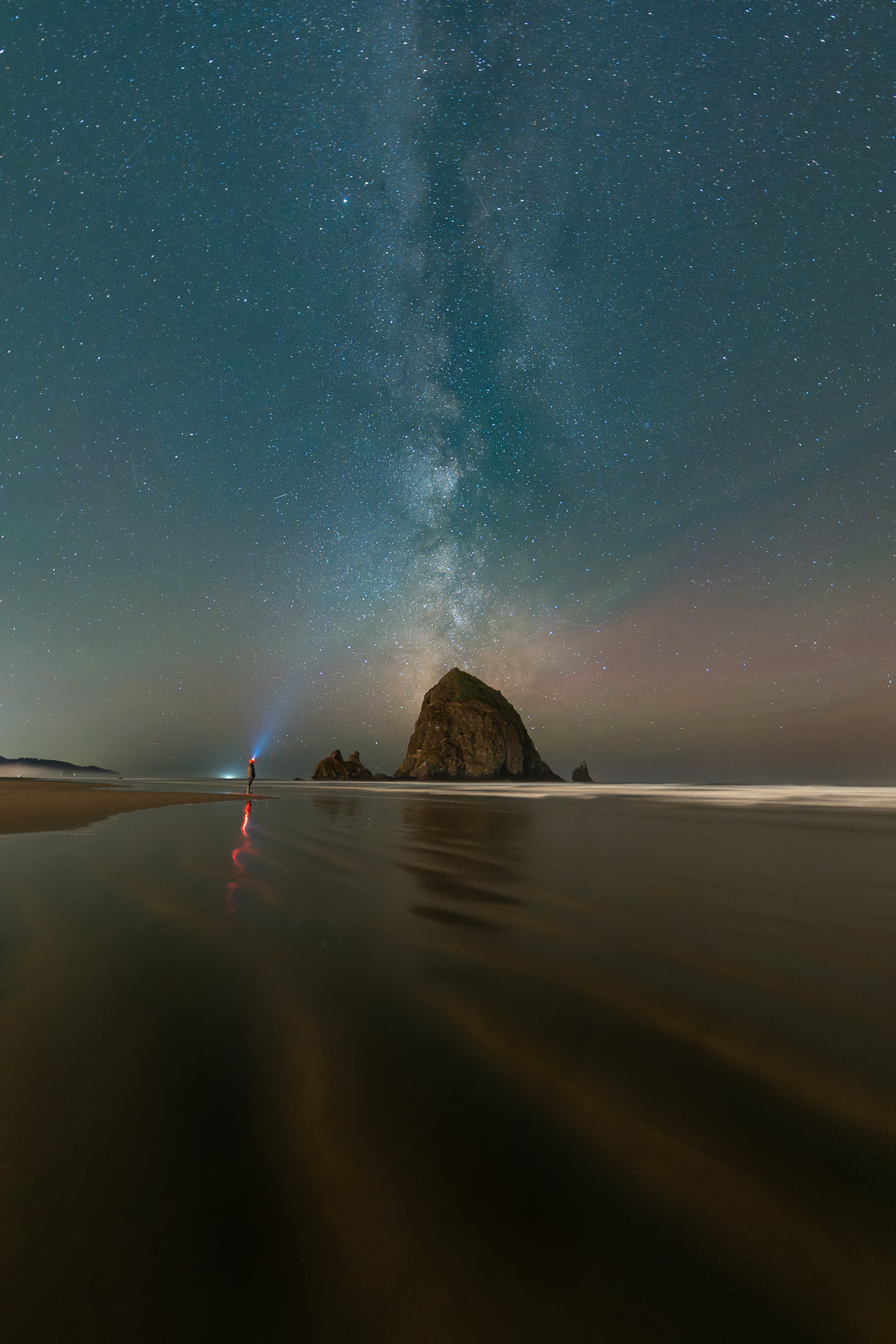 Voie lactée photographiée au-dessus de Cannon Beach dans l’Oregon