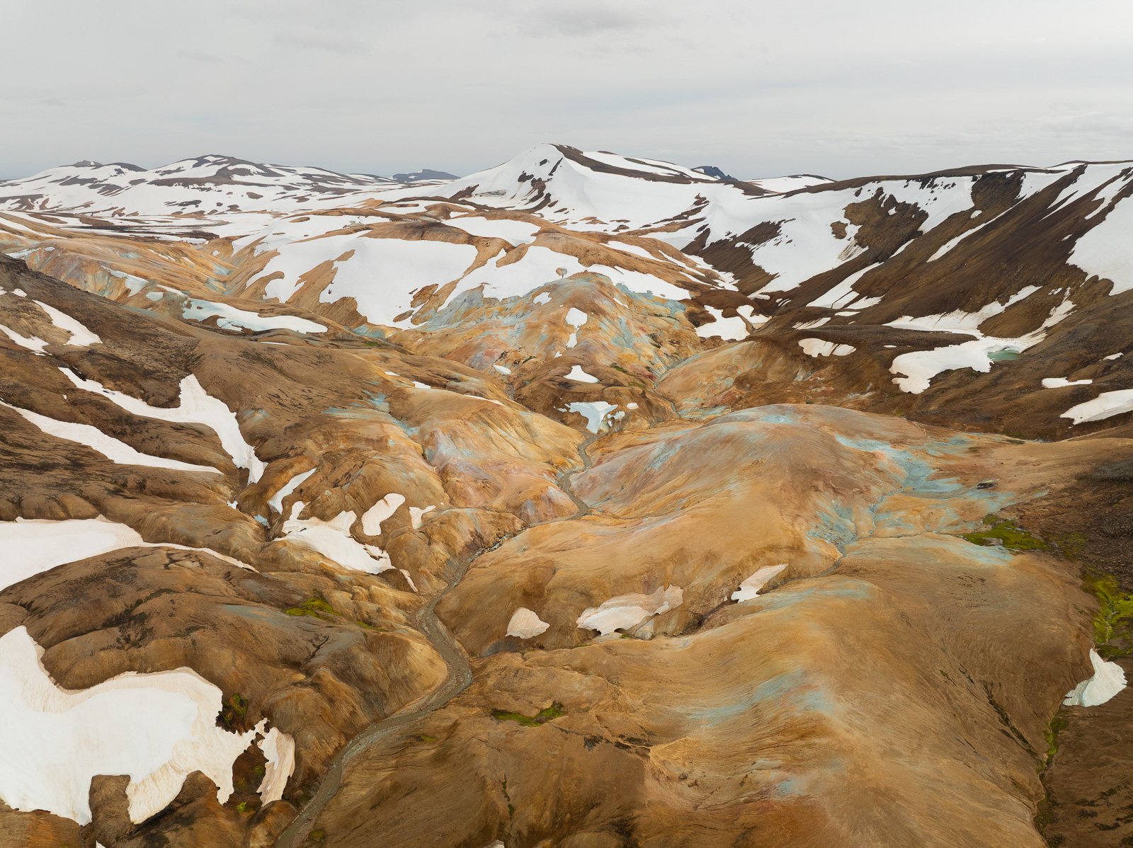 Vue aérienne de Kerlingarfjöll dans les Hautes-Terres en Islande