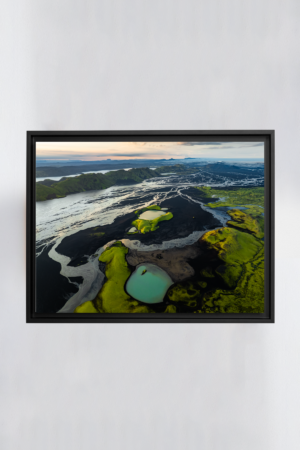 Tirage d'art encadré en noir de cratères au coucher du soleil en Islande