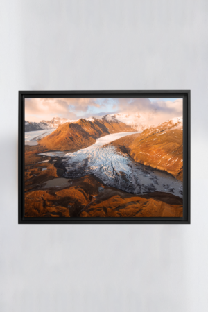 Tirage d'art encadré en noir du glacier Svinafellsjokull en Islande en vue aérienne