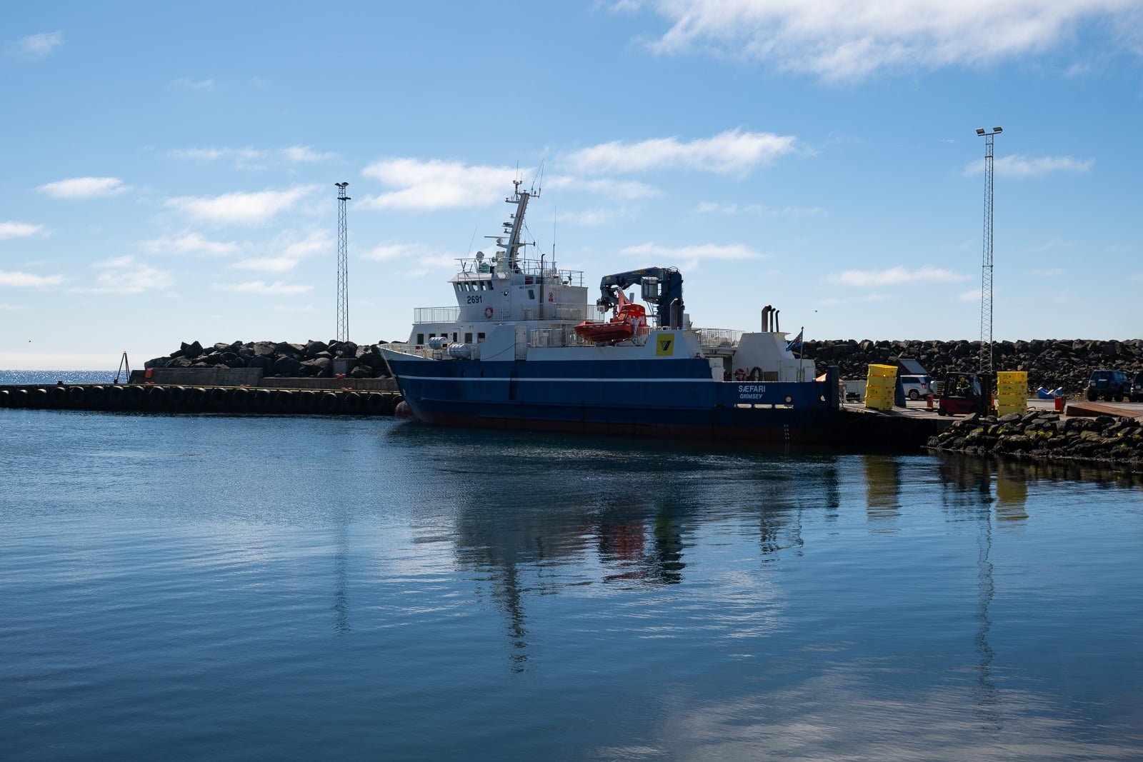 Photo du ferry au port de Dalvik, qui emmène a l'île de Grimsey en Islande