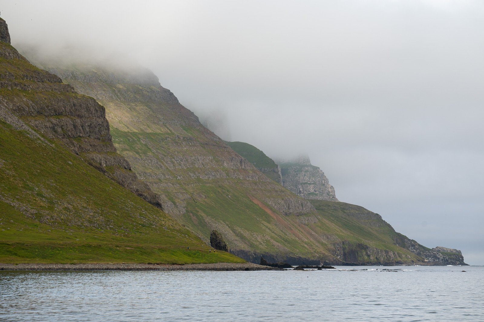 Baie de Hornvík et montagnes de la réserve naturelle de Hornstrandir, Islande